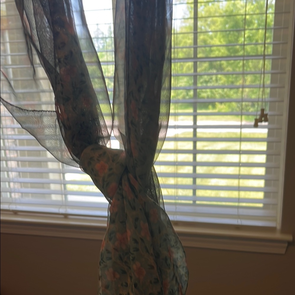 Floral Patterned Scarf - Picture 4 of 5